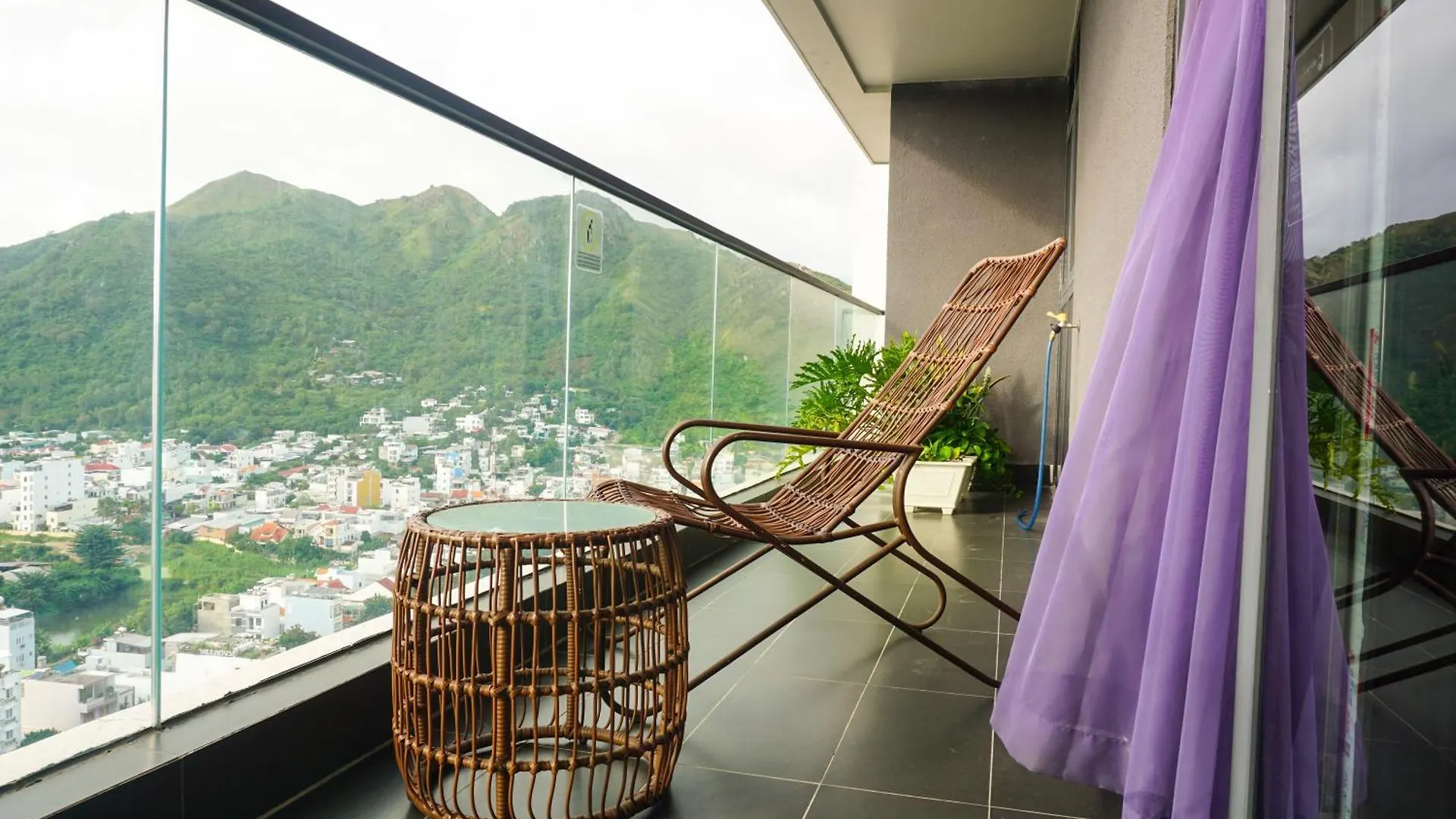 Boton Blue Hotel & Spa Нячанг