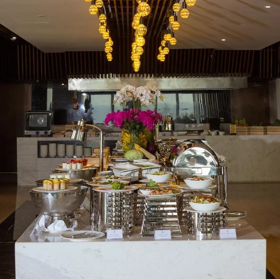 Boton Blue Hotel & Spa Нячанг