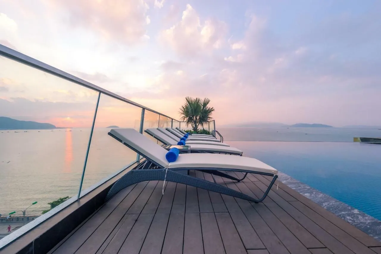 Boton Blue Hotel & Spa Нячанг