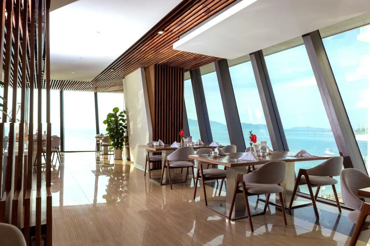 Boton Blue Hotel & Spa Нячанг